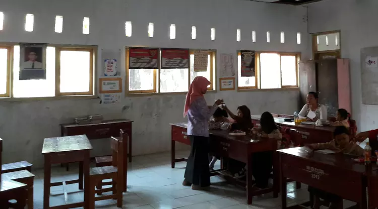 081743600_1536554867-Suasana_belajar_mengajar_di_SDN_Cibeber_Kabupaten_Indramayu