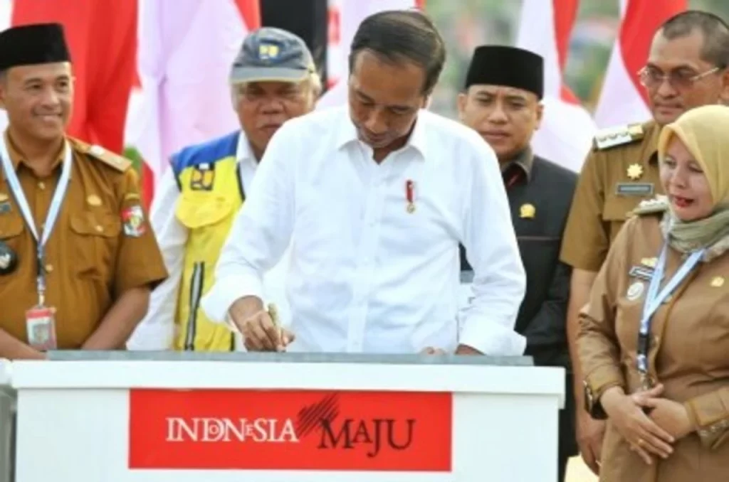 Selain Presiden Jokowi, acara ini juga dihadiri oleh Menteri Perdagangan Zulkifli Hasan, Menteri Dalam Negeri Tito Karnavian, Menteri Pertanian Andi Amran Sulaiman, Pj Gubernur Lampung Samsudin, dan Pj Bupati Lampung Utara Aswarodi.