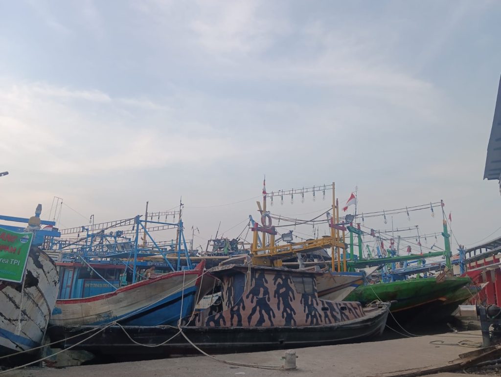 Perahu nelayan desa eretan wetan