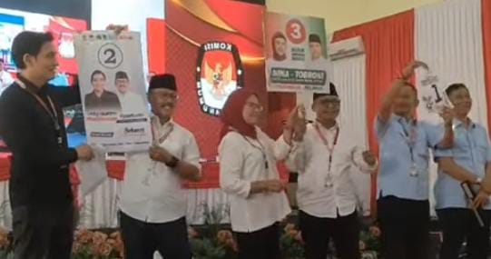 Para pasangan calon Bupati dan Wakil Bupati Indramayu. Foto: Alen