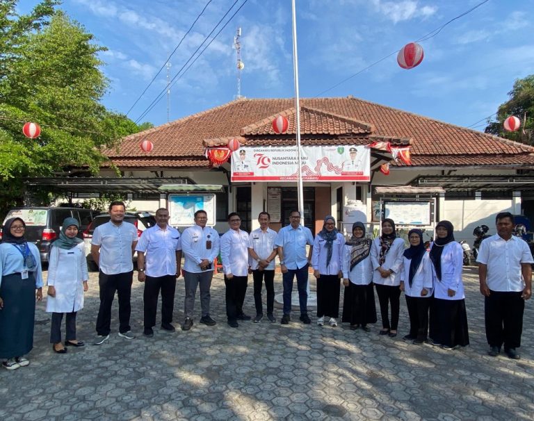 Pjs Bupati Indramayu, usai memimpin apel di Kantor Kecamatan Indramayu. Foto: Istimewa