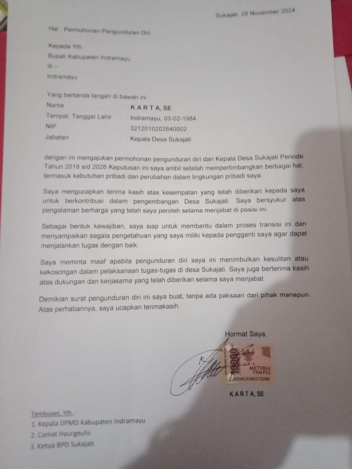 Surat pengunduran diri Kepala Desa (Kuwu) Sukajati, Kecamatan Haurgeulis, Kabupaten Indramayu, Karta. Foto: Istimewa