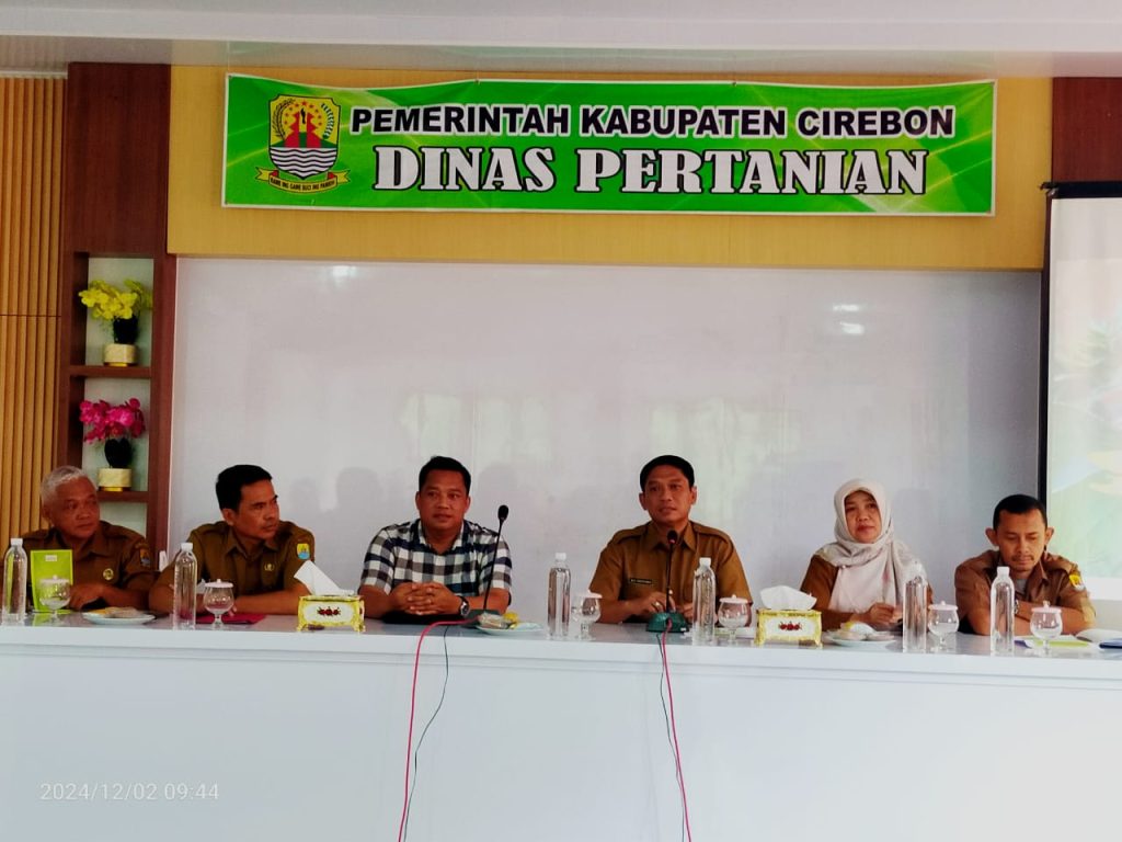 Acara diskusi pemasaran dan distribusi padi oleh Dinas Pertanian Kabupaten Cirebon dan sejumlah pihak terkait. Foto: Istimewa