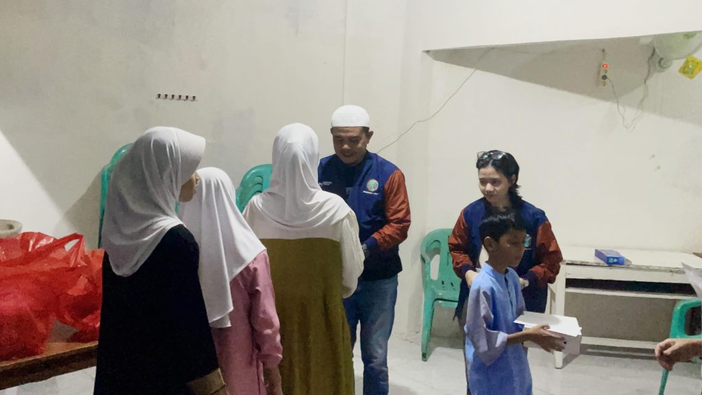 PP IWO menggelar kegiatan santunan kepada puluhan anak yatim di bulan Ramadan. (Foto: Indramayujeh.com/Istimewa) 